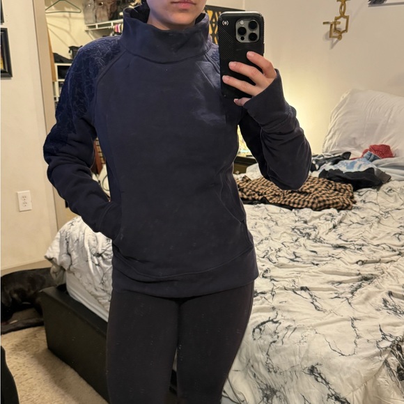 Lululemon funnel neck sweatshirt. Dark blue, size 6. Front pocket & thumb holes - Picture 1 of 6